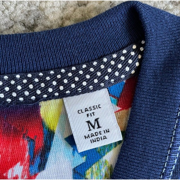 Robert Graham Mens M Shirt Navy Blue V-Neck Tee Shirt Embroidery Logo NWT O1 - Picture 4 of 9